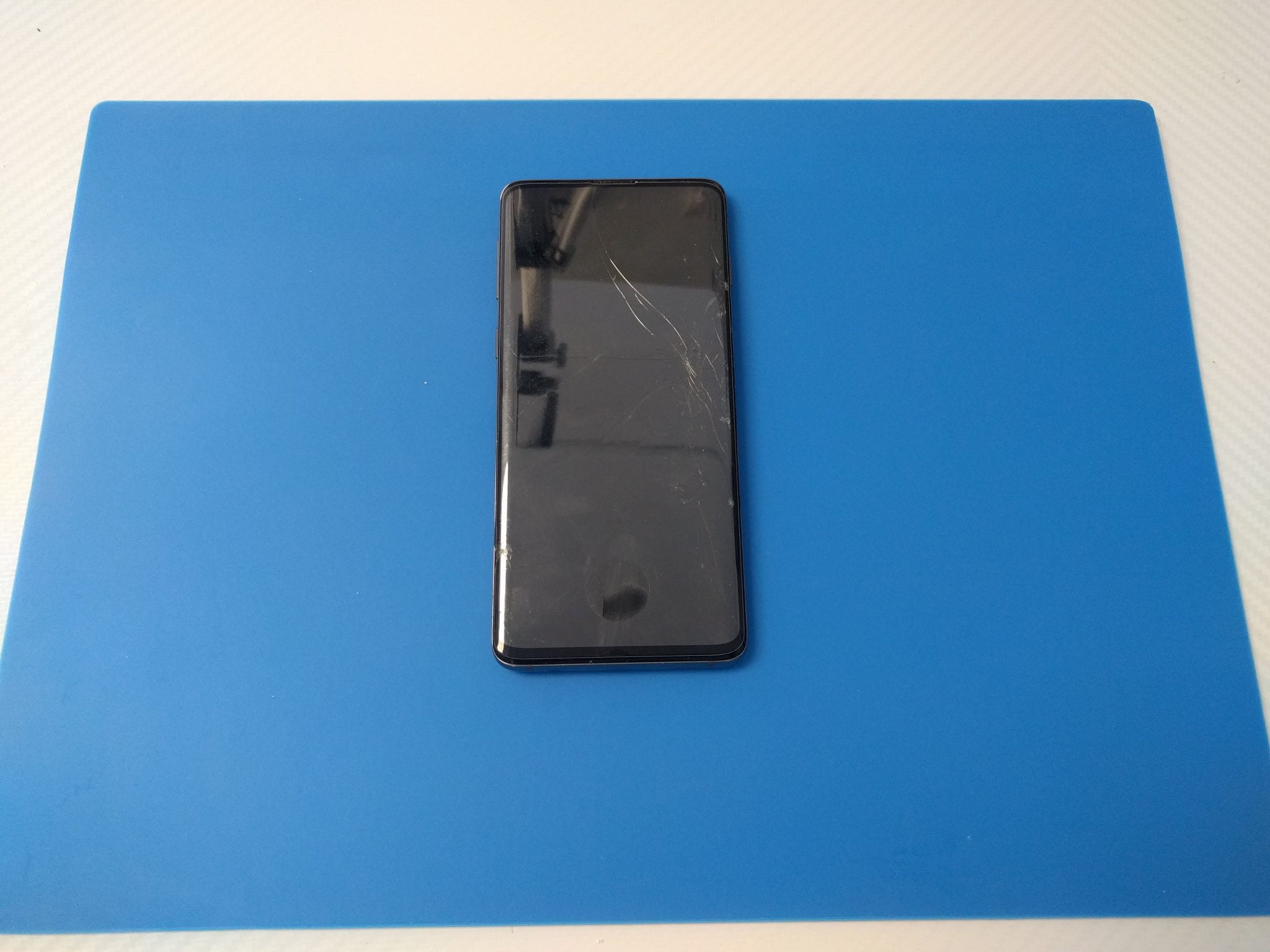 samsung s10e cracked screen